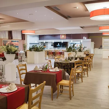 Hotel & 4*