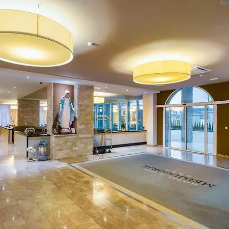 Hotel &