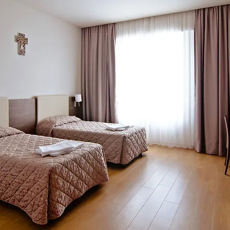 Hotel & 4*